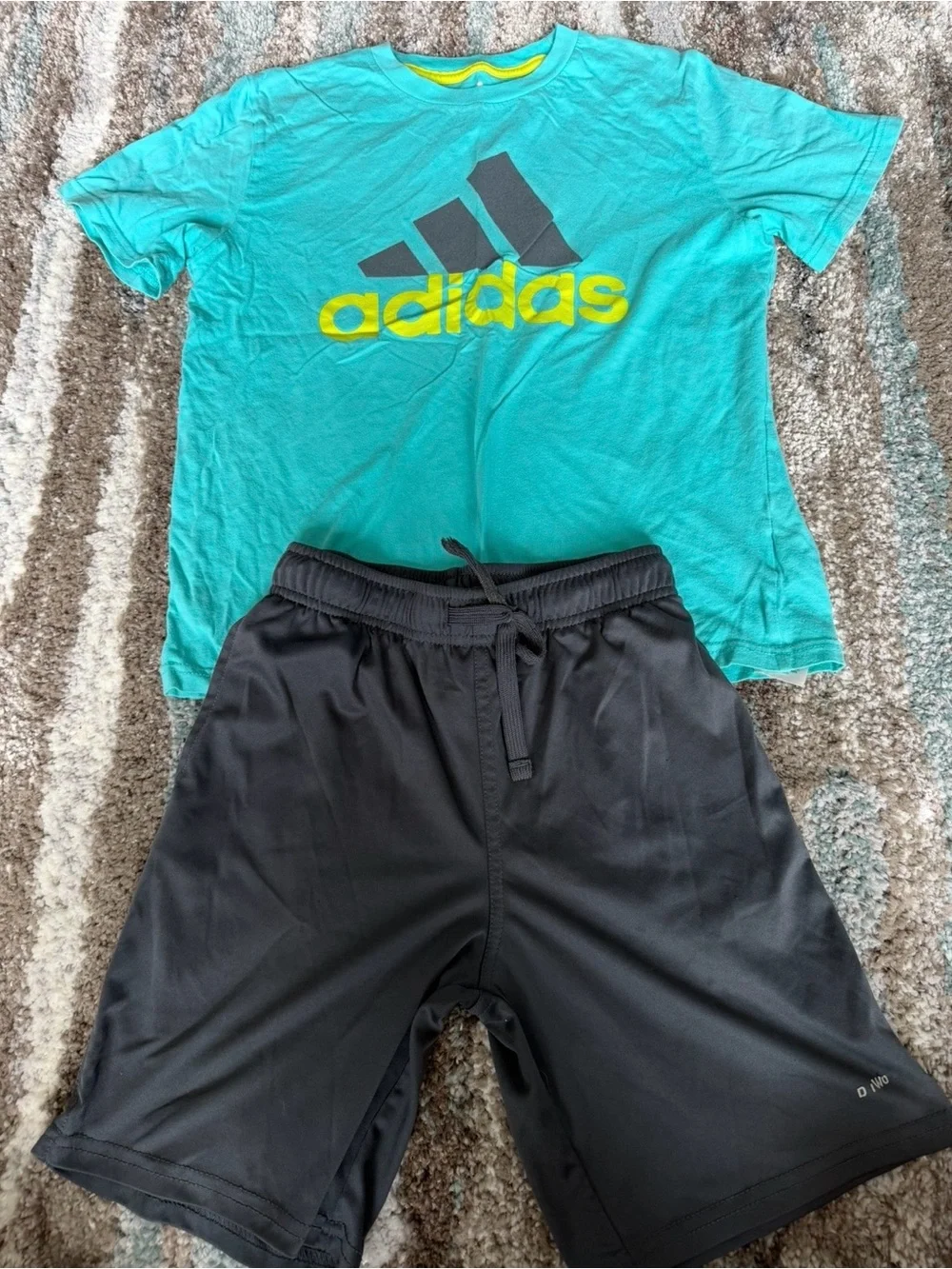 adidas boys Logo Tee size M 10/12 gray Athletic Shorts size L 10/12 outfit